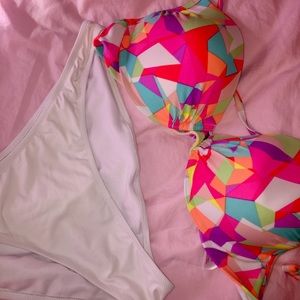 While high-hip bikini bottom